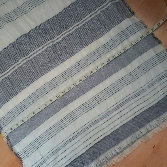 Banana Republic Textured Cotton Linen Striped Scarf White Navy Fringe Edges NWOT - Picture 12 of 15